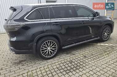 Позашляховик / Кросовер Toyota Highlander 2019 в 