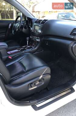 Позашляховик / Кросовер Toyota Highlander 2013 в 