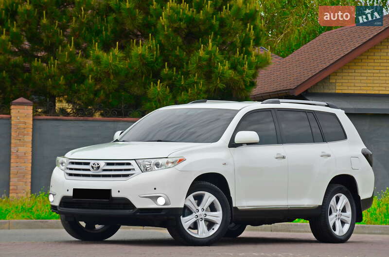 Позашляховик / Кросовер Toyota Highlander 2013 в 