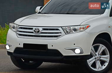 Позашляховик / Кросовер Toyota Highlander 2013 в 