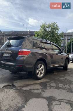 Позашляховик / Кросовер Toyota Highlander 2012 в 