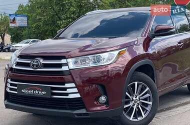 Внедорожник / Кроссовер Toyota Highlander 2017 в Николаеве