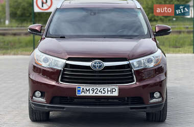 Позашляховик / Кросовер Toyota Highlander 2015 в 