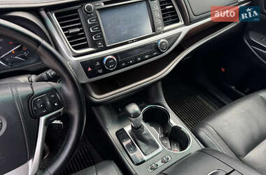 Позашляховик / Кросовер Toyota Highlander 2015 в 