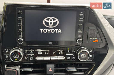 Позашляховик / Кросовер Toyota Highlander 2021 в 