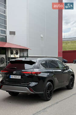 Внедорожник / Кроссовер Toyota Highlander 2023 в 