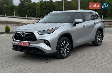 Внедорожник / Кроссовер Toyota Highlander 2023 в 