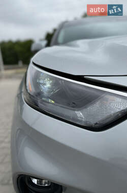 Внедорожник / Кроссовер Toyota Highlander 2023 в 