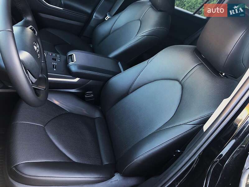 Позашляховик / Кросовер Toyota Highlander 2023 в Луцьку
