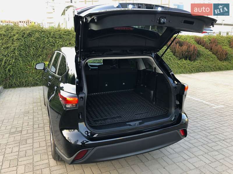 Позашляховик / Кросовер Toyota Highlander 2023 в Луцьку