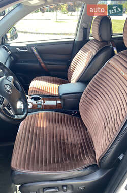 Внедорожник / Кроссовер Toyota Highlander 2011 в 