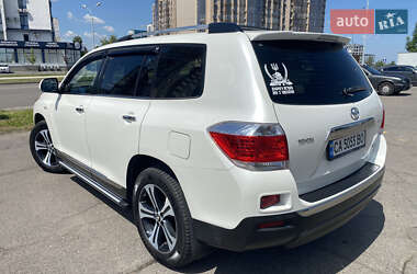 Внедорожник / Кроссовер Toyota Highlander 2011 в 