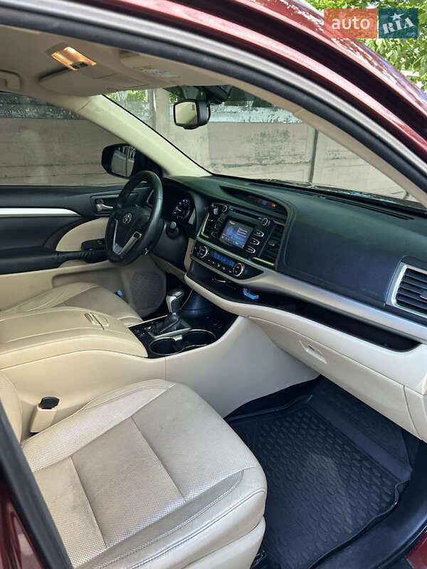 Внедорожник / Кроссовер Toyota Highlander 2014 в Полтаве фото 9 Внедорожник / Кроссовер Toyota Highlander 2014 в Полтаве