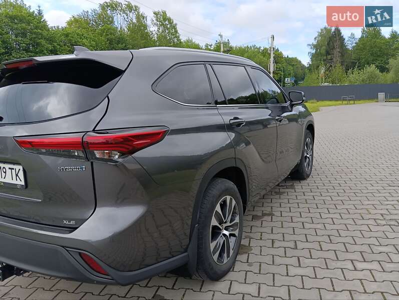 Внедорожник / Кроссовер Toyota Highlander 2022 в Дрогобыче