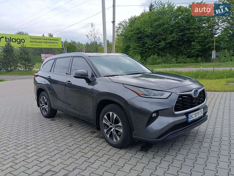 Внедорожник / Кроссовер Toyota Highlander 2022 в Дрогобыче