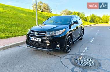 Внедорожник / Кроссовер Toyota Highlander 2017 в Киеве