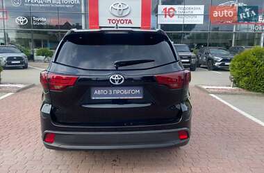 Внедорожник / Кроссовер Toyota Highlander 2016 в 