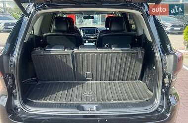Внедорожник / Кроссовер Toyota Highlander 2016 в 