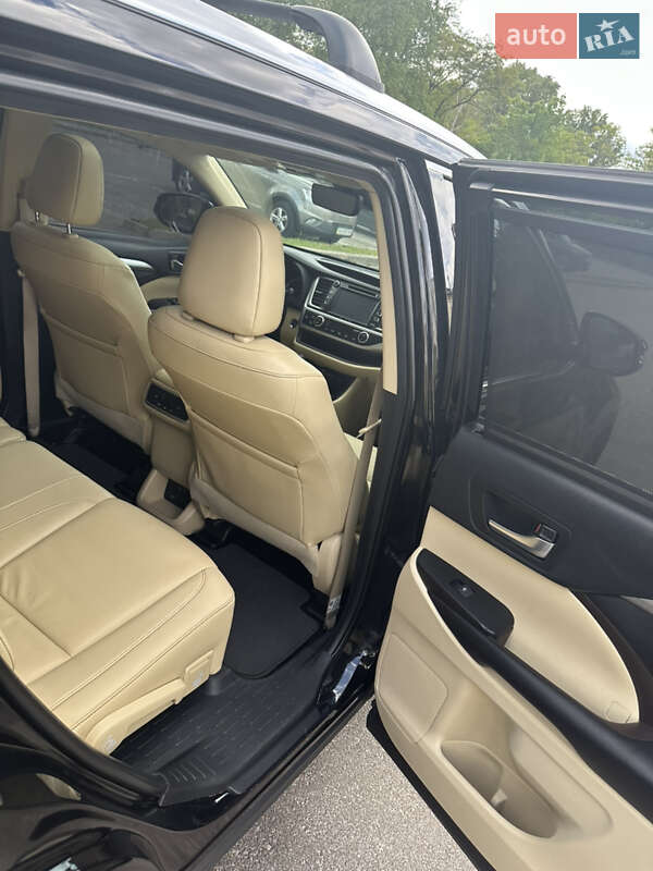 Позашляховик / Кросовер Toyota Highlander 2019 в Києві