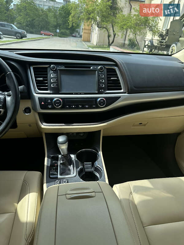 Позашляховик / Кросовер Toyota Highlander 2019 в Києві