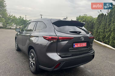 Позашляховик / Кросовер Toyota Highlander 2022 в 