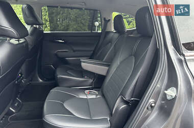 Позашляховик / Кросовер Toyota Highlander 2022 в 