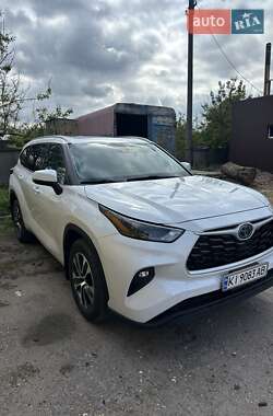 Позашляховик / Кросовер Toyota Highlander 2022 в Фастові