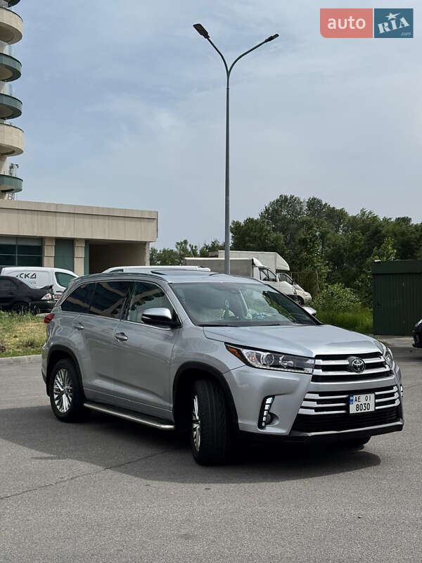 Позашляховик / Кросовер Toyota Highlander 2018 в Дніпрі фото 14 Позашляховик / Кросовер Toyota Highlander 2018 в Дніпрі