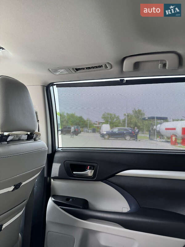 Позашляховик / Кросовер Toyota Highlander 2018 в Дніпрі фото 26 Позашляховик / Кросовер Toyota Highlander 2018 в Дніпрі