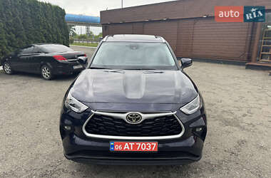 Внедорожник / Кроссовер Toyota Highlander 2022 в 