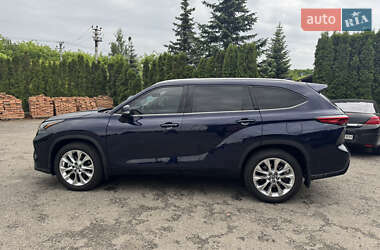 Внедорожник / Кроссовер Toyota Highlander 2022 в 
