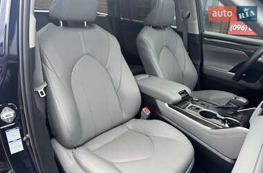 Внедорожник / Кроссовер Toyota Highlander 2022 в 
