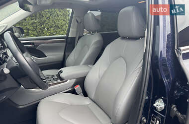 Внедорожник / Кроссовер Toyota Highlander 2022 в 