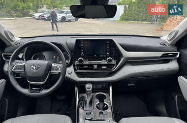 Внедорожник / Кроссовер Toyota Highlander 2022 в 