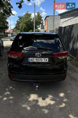 Внедорожник / Кроссовер Toyota Highlander 2016 в 