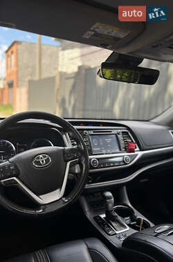 Внедорожник / Кроссовер Toyota Highlander 2016 в 