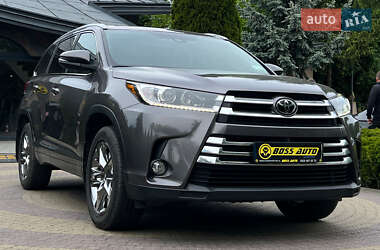 Внедорожник / Кроссовер Toyota Highlander 2017 в Львове
