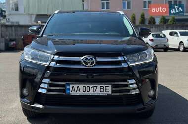 Внедорожник / Кроссовер Toyota Highlander 2019 в 