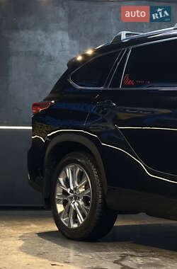 Внедорожник / Кроссовер Toyota Highlander 2020 в 