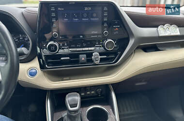 Внедорожник / Кроссовер Toyota Highlander 2020 в 