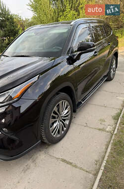 Внедорожник / Кроссовер Toyota Highlander 2021 в 