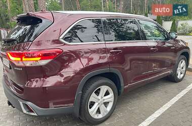 Внедорожник / Кроссовер Toyota Highlander 2017 в 