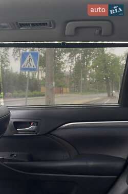 Внедорожник / Кроссовер Toyota Highlander 2017 в 