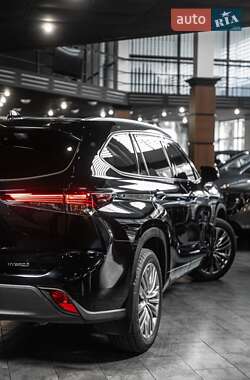 Внедорожник / Кроссовер Toyota Highlander 2024 в 