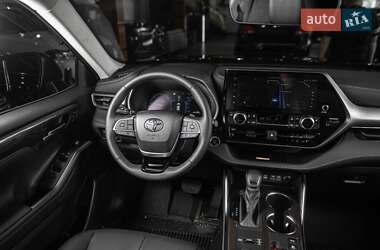 Внедорожник / Кроссовер Toyota Highlander 2024 в 