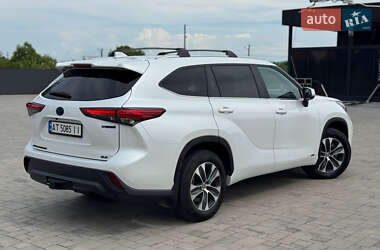 Позашляховик / Кросовер Toyota Highlander 2023 в 