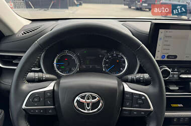 Позашляховик / Кросовер Toyota Highlander 2023 в 