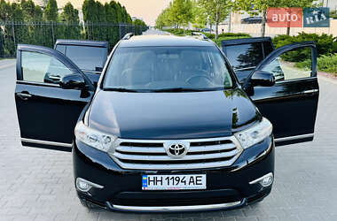 Позашляховик / Кросовер Toyota Highlander 2012 в 