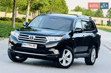 Позашляховик / Кросовер Toyota Highlander 2012 в 