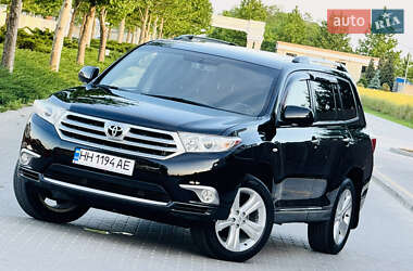 Позашляховик / Кросовер Toyota Highlander 2012 в 